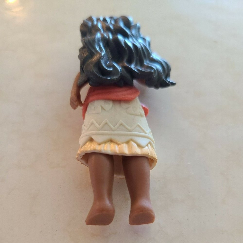 Disney Hasbro 3" Moana Of Oceania Figure EUC - Picture 3 of 6